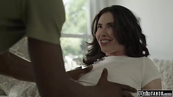 Petite wife slowly loosens up by professionals tender touch