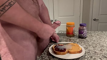 Hung White Bodybuilder Makes a Cum Sandwich with Multiple Loads