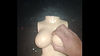Dolly me pide sexo anal! Y presion&oacute_ sus peque&ntilde_as tetas
