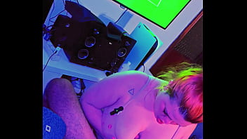 Gamer stepbrother plays PS5 and his kinky stepsister distracts him with her cock - Familly Relationship