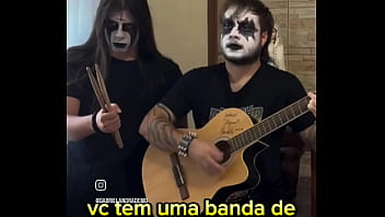 Novinha rebolando gostoso pra suggar daddy