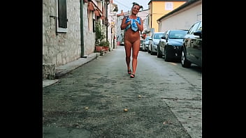 I walk around the city without panties and show my pussy to people