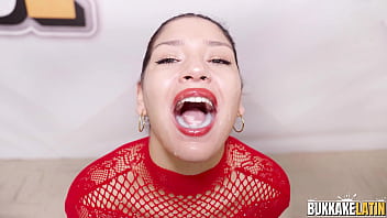 Bukkake Latin - Rosex Argentina culona recibe esperma por litros.