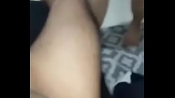 Punheta humilhante: esposa conta quantos j&aacute_ sentou e corno goza ouvindo