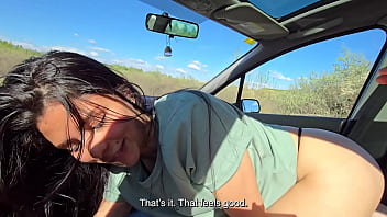 Mi vecina quiere serle infiel a su esposo as&iacute_ que me utiliza y tenemos sexo en publico