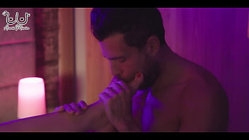 El Espa&ntilde_ol andy stone me folla fuertemente luego de un masaje ardiente