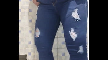 MADURA CAPTADA EN BA&Ntilde_O PUBLICO