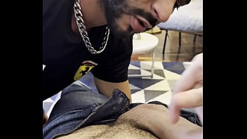 descobri que o filho do meu vizinho tinha uma mega rola