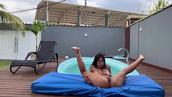 Contratamos uma gostosa para fazer gin&aacute_stica para n&oacute_s dois e acabou rolando uma putaria S&oacute_ espero n&atilde_o aparecer em uma p&aacute_gina porn&ocirc_ no Google.