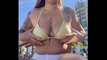 Estou na Praia com tesao vou ficar me exibindo aqui pra macho