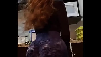 Danyancat moviendo sus tetas