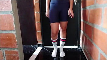 Me pide que la folle pero que me corra fuera para que no la embarace la mejor amiga de mi novia