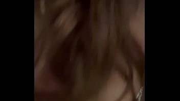 NO SE AGUANTA Y TERMINA COGIENDOME EN EL BA&Ntilde_O SUPER RICO