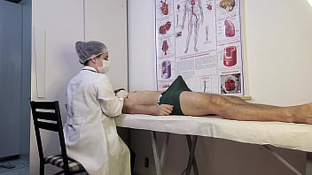Paciente Nã_o Aguenta e Fica Duro na Frente da Enfermeira Durante o Exame
