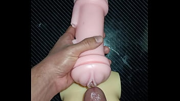 Trio Kissy y Dolly: de la boca a la vagina! Termina en tits fuck.