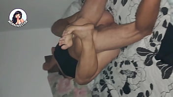 '_'_Convidamos nosso amigo para assistir um filme , mas o unico expectador foi o marido. '_'_