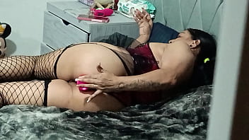 C&aacute_mara escondida - mi cu&ntilde_ada se masturba y me ofrece su culito hasta venirse