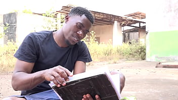 An unprecedented reality of a couple caught in the flagrant in full fuck in a vehicle in town by a corrupt passer -by who joins them to also enjoy this fantastic fucking three in the vehicle in town