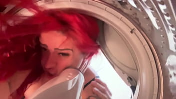 Ela ficou presa na m&aacute_quina de lavar e eu aproveitei cada segundo antes de tirar