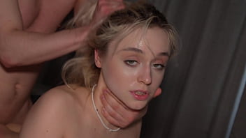 &quot_Just look at this bunny&mdash_Molly Cute, the funniest and most playful. She shows her limits to her imaginary frendlyboy, trying to taste your carrot.&quot_