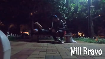 Putaria gostosa na pracinha com novinho dotado