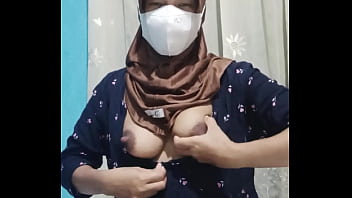 Mahasiswi hijab cantik masturbasi ketika rumah sedang sepi