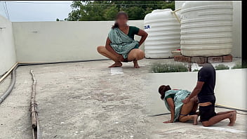 कोमल चड़ गयी छत ऊपर बुलाके खुलेआम चुदाती रही