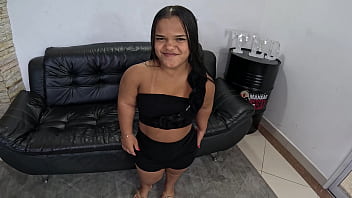 A primeira vez da an&atilde_zinha Baixinha Bundudinha e ela resolveu fazer seu primeiro anal