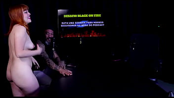 Depois das f&eacute_rias deu crise de ansiedade e por isso entrou no c&acirc_mera, se assustou com a bunda do homem, e o fetiche de boneca... - Middy (WATCH ON: SHEER/RED)