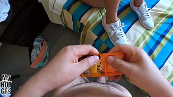 Me quit&eacute_ el cond&oacute_n y la prostituta recibe todo el semen dentro.