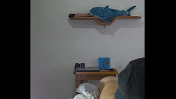 Ele t&aacute_ Depilando minha buceta e cuzinho pro amigo dele comer