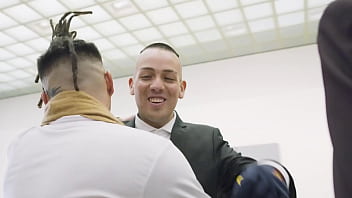 Pablo chile se falla a los pacos con un temazo