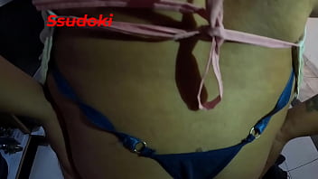 Mi madrastra me quiso hacer de comer, pero no espero que fuera ella la comida, comer ese enorme culo es lo que queria, y me complacio