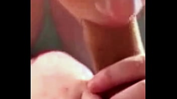 Minha madrasta vem ao meu quarto para beber leite