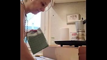 2025 07 23 Esclave F la bonniche en bas et talons