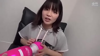 ノリのいいサバサバ系の巨乳素人を巨大バイブで責める