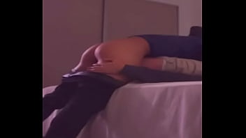 El pastor de m iglesia un machote musculoso me folla en su cama mientras su esposa viaja