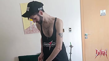 Vi o magrinho treinando no parque e paguei pra ele fuder meu cuzinho (COMPLETO NO RED)