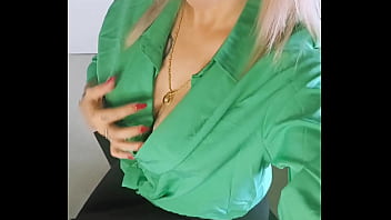 Hello moi c'_est lola , tr&egrave_s salope rejoins moi vite