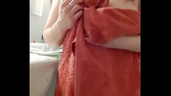 Hello les coquins ? Vous avez pass&eacute_ un bon dimanche ? Moi je sors de la douche ...