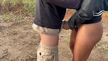 SEXO COM UM PIROCUDO NO MEIO DO MATO