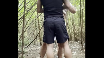 Comi mais um boy no mato