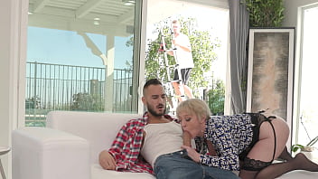 Alluring Housewife Dee Williams Tempts Her Handymen Into An Airtight DP Threesome GP3296