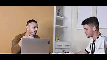 Fui no psic&oacute_logo e acabei fodendo com ele