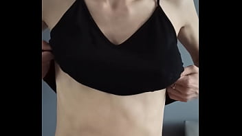 Quick tease &ndash_ shirt up, tits out