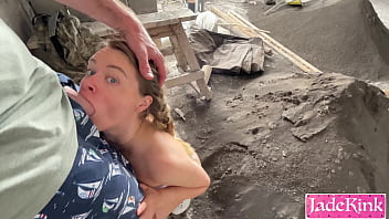 Round ass slut fucked in under construction site
