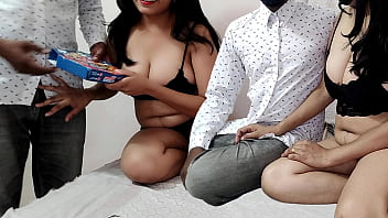 विलेज कॉलेज गर्ल फ्री पिज्जा के बदले डिलीवरी बॉय से चुद गयी