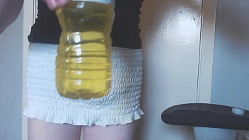 SkinnyFemboyOso Taking a Pee and Playing with his Femboy Ass