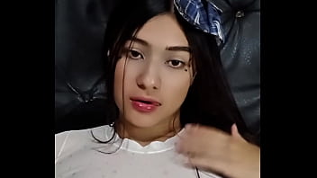 Latina cachonda recibe un duro anal de su amante