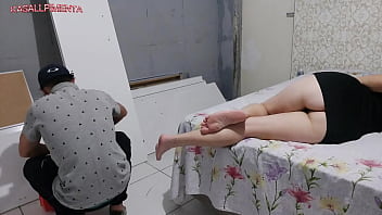 Dona de casa Amadora seduzindo o montador e pagando o serviç_o com xerecard